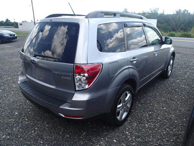 Subaru Forester 2010 photo 2