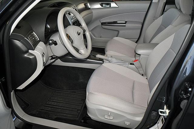 Subaru Forester 2011 photo 2