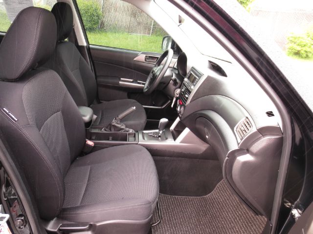 Subaru Forester 2011 photo 2