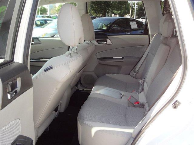 Subaru Forester 2011 photo 2