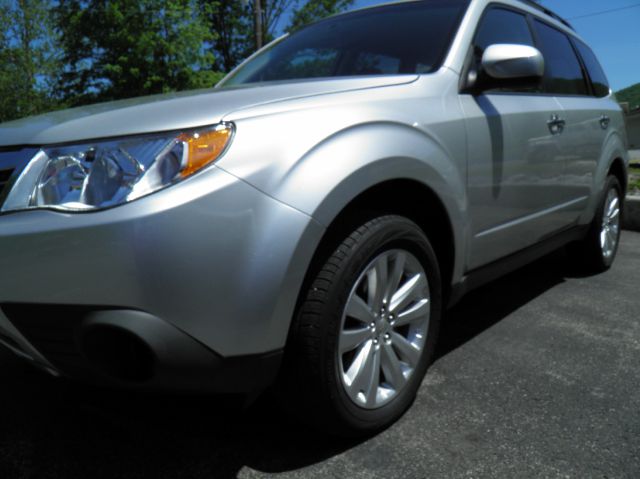 Subaru Forester 2011 photo 2