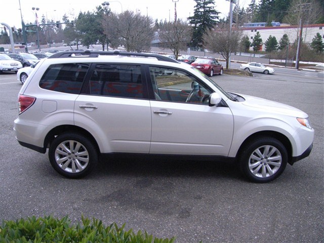 Subaru Forester 2012 photo 2