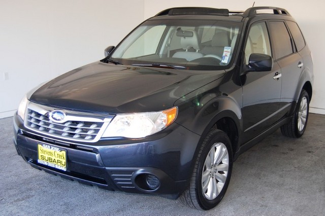 Subaru Forester 2012 photo 2