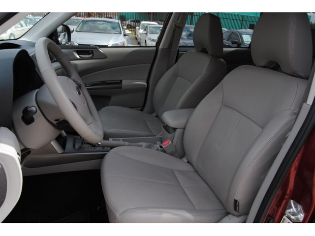 Subaru Forester 2012 photo 2