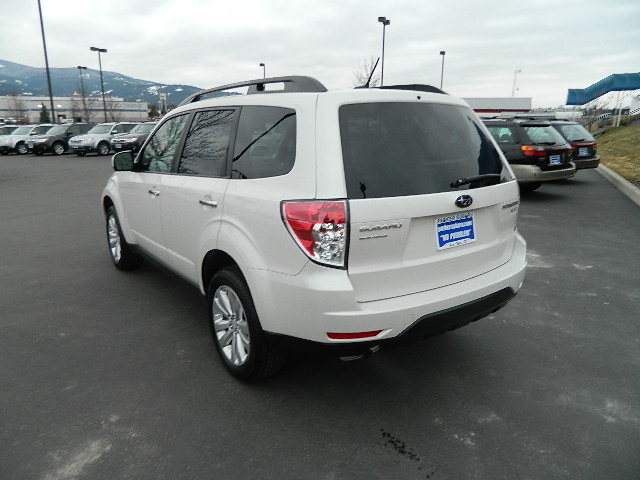 Subaru Forester 2012 photo 2