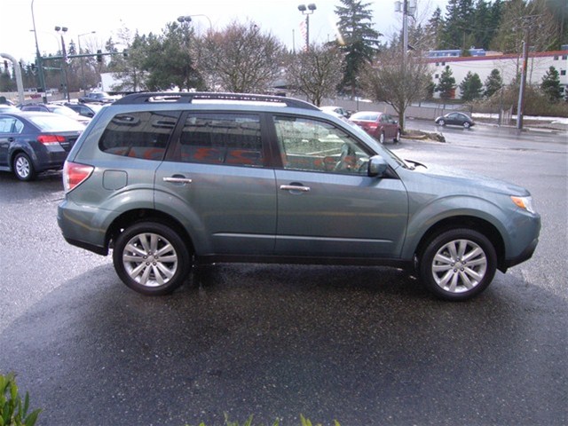 Subaru Forester 2012 photo 2