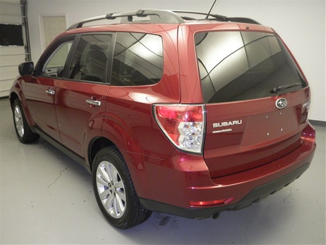 Subaru Forester 2012 photo 2