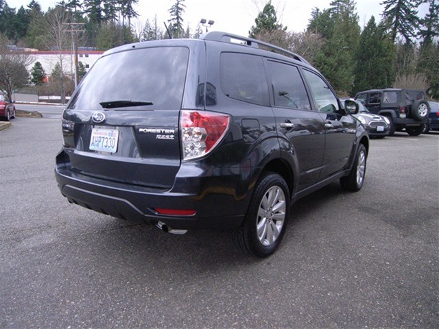 Subaru Forester 2012 photo 2