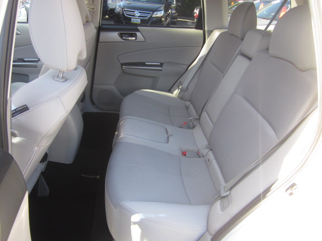 Subaru Forester 2012 photo 2