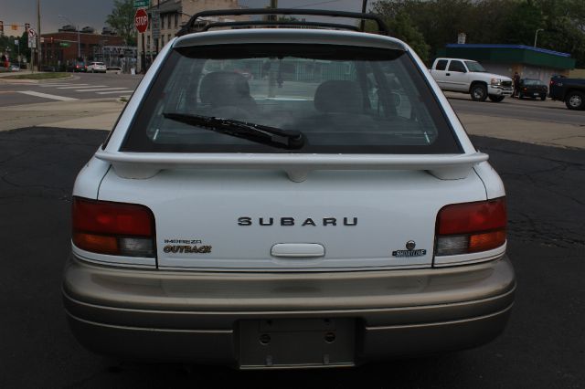 Subaru Impreza 2000 photo 4