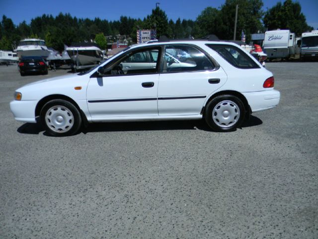 Subaru Impreza 2000 photo 1