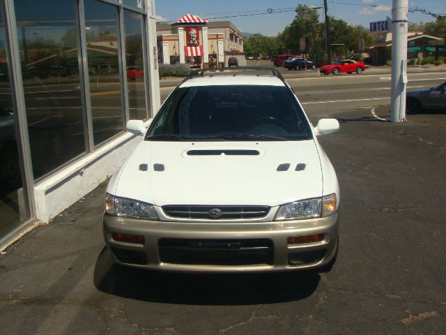 Subaru Impreza 2000 photo 1