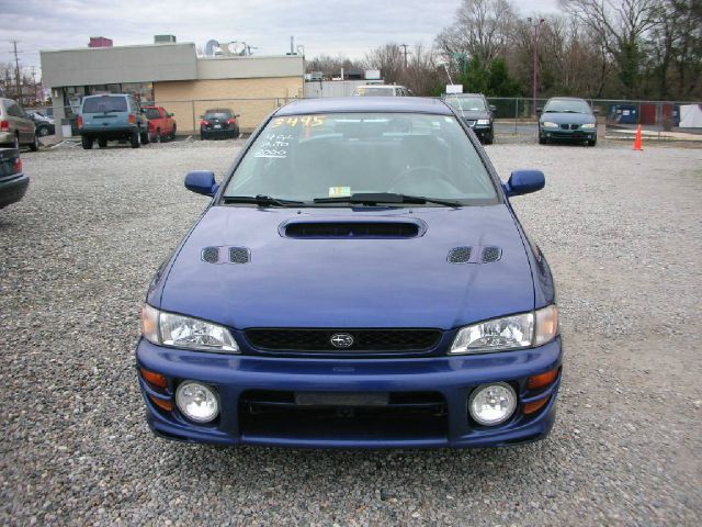 Subaru Impreza 2000 photo 1