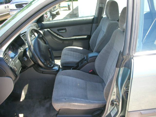 Subaru Legacy 2000 photo 2