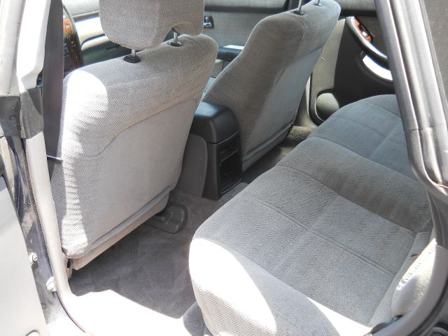 Subaru Legacy 2001 photo 1