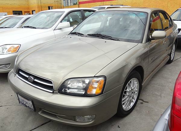 Subaru Legacy 2001 photo 2