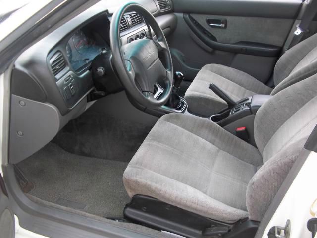 Subaru Legacy 2001 photo 1