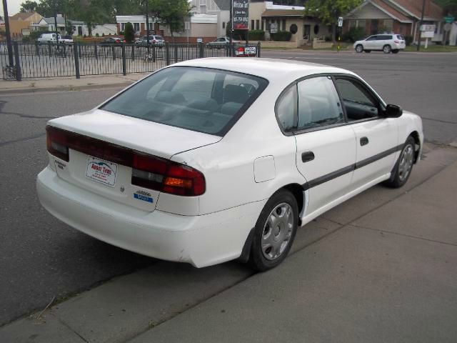 Subaru Legacy 2001 photo 2