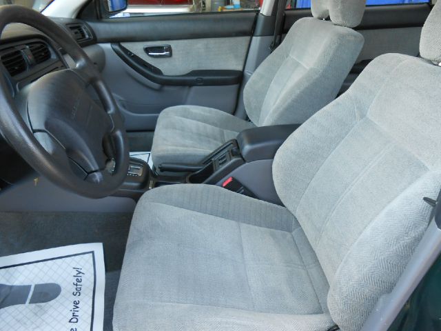 Subaru Legacy 2001 photo 2