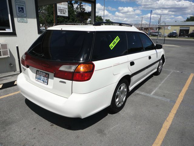 Subaru Legacy 2001 photo 1