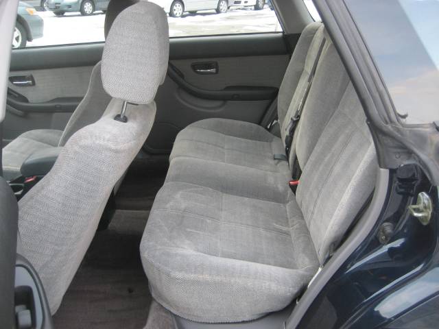 Subaru Legacy 2002 photo 2