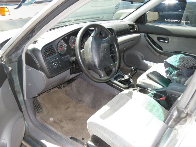 Subaru Legacy 2002 photo 2