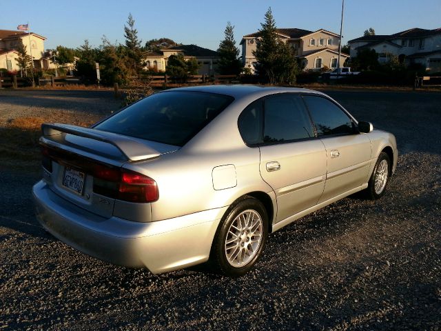 Subaru Legacy 2004 photo 2