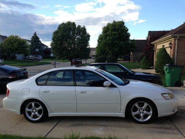 Subaru Legacy 2005 photo 2