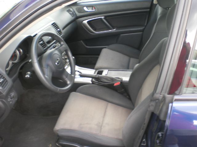 Subaru Legacy 2005 photo 2