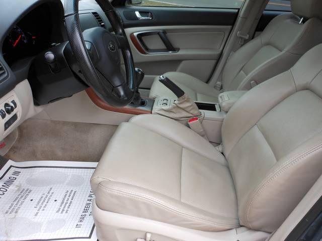 Subaru Legacy 2005 photo 2