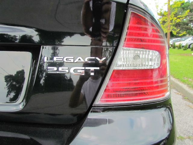 Subaru Legacy 2005 photo 2