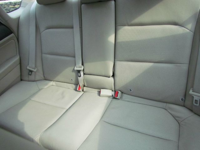 Subaru Legacy 2005 photo 31