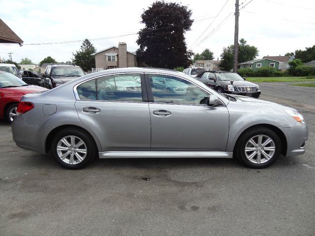 Subaru Legacy 2010 photo 2