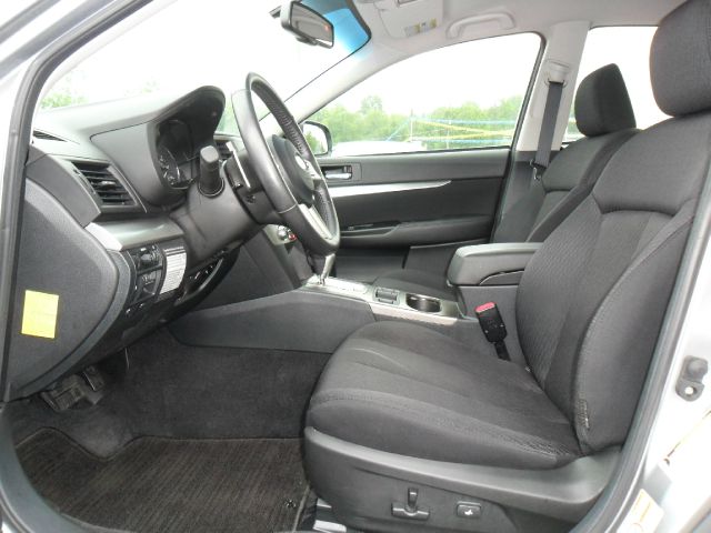 Subaru Legacy 2010 photo 2