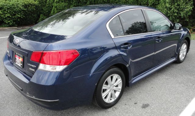 Subaru Legacy 2010 photo 1