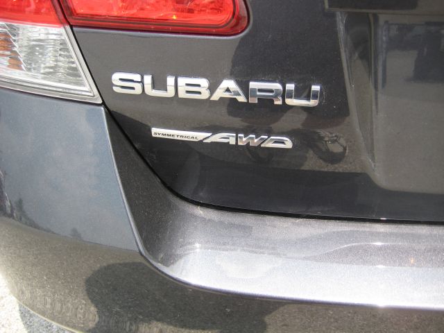 Subaru Legacy 2011 photo 2