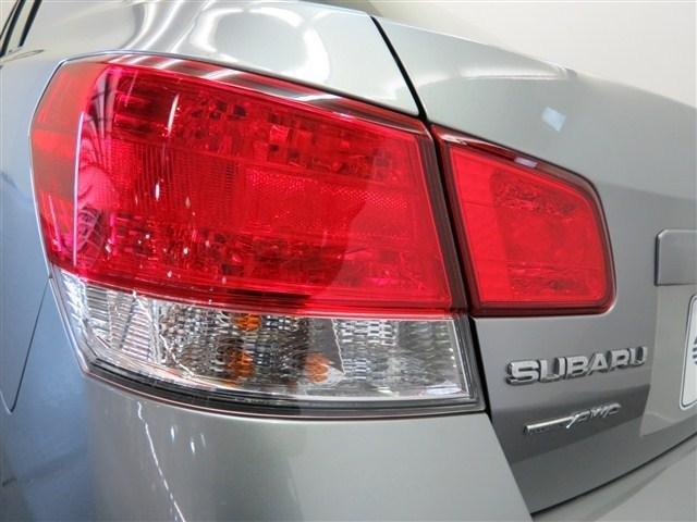 Subaru Legacy 2011 photo 9