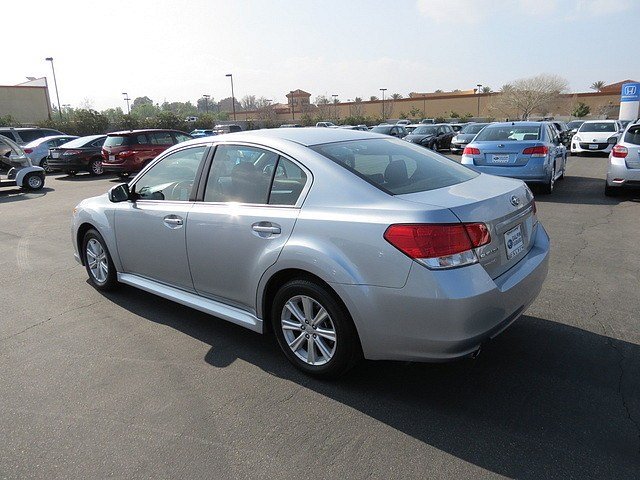 Subaru Legacy 2012 photo 4