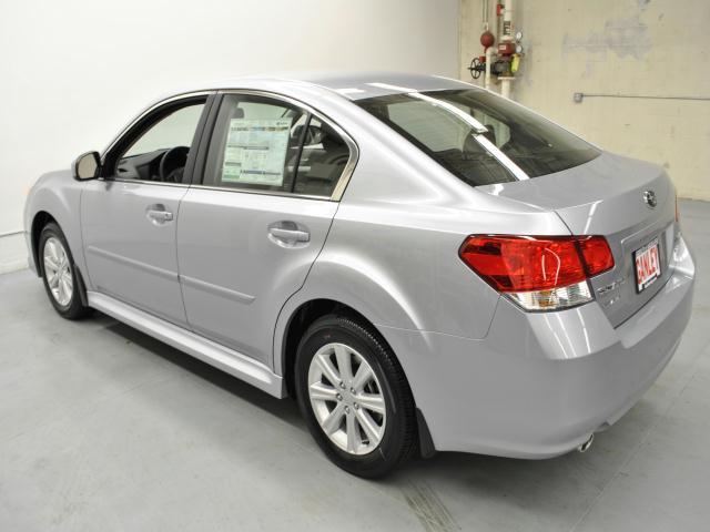 Subaru Legacy 2012 photo 3