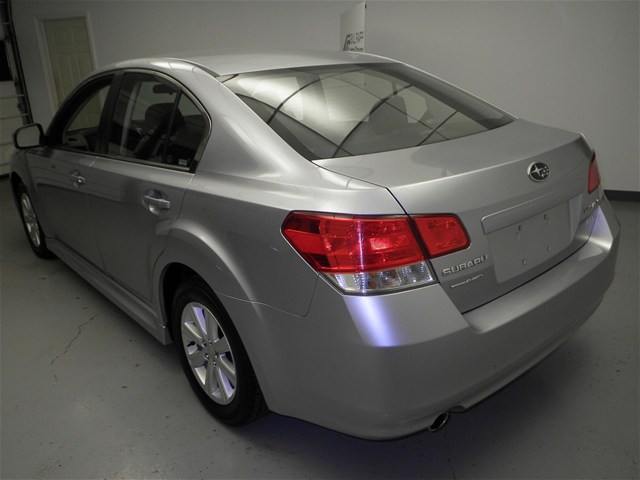 Subaru Legacy 2012 photo 3