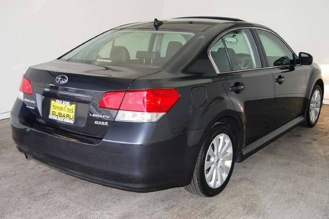 Subaru Legacy 2012 photo 2