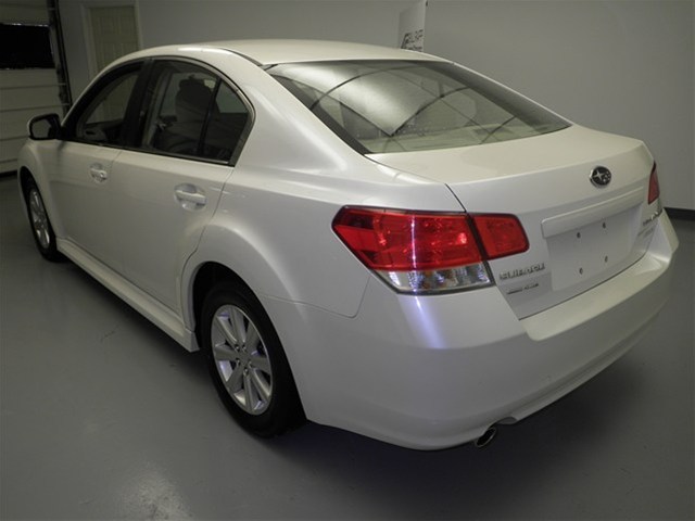 Subaru Legacy 2012 photo 2