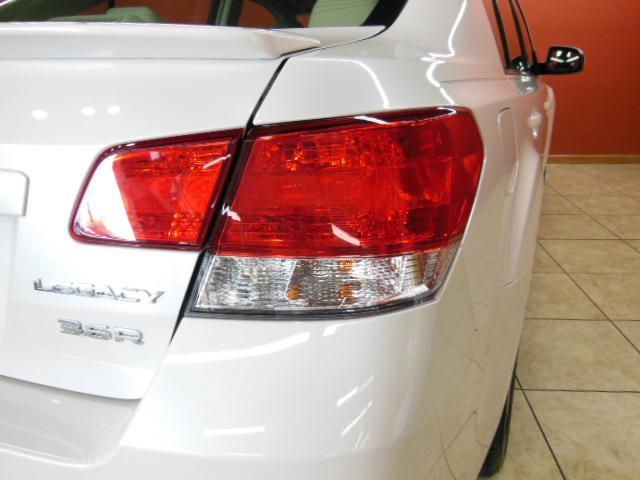 Subaru Legacy 2012 photo 1