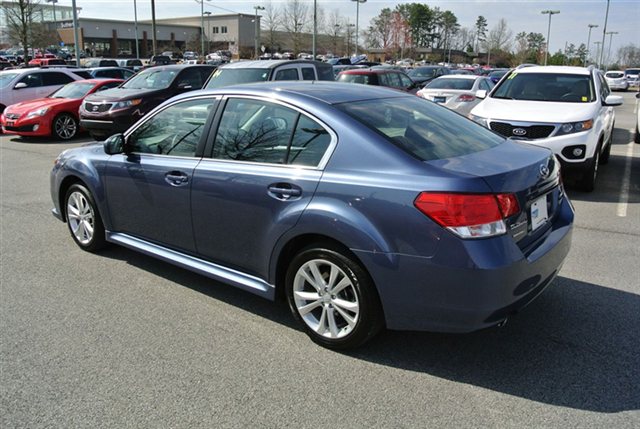 Subaru Legacy 2013 photo 1