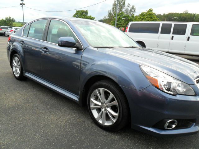 Subaru Legacy 2013 photo 1