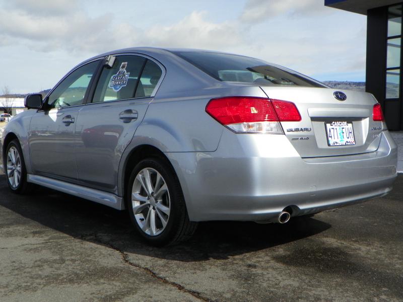 Subaru Legacy 2013 photo 2