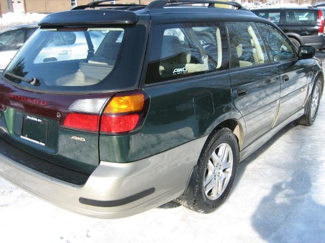 Subaru Outback 2000 photo 2