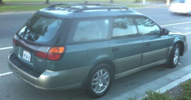 Subaru Outback 2000 photo 1