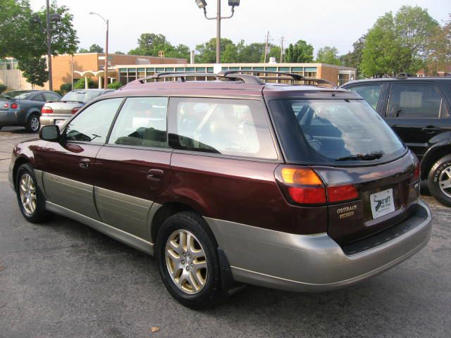 Subaru Outback 2000 photo 2