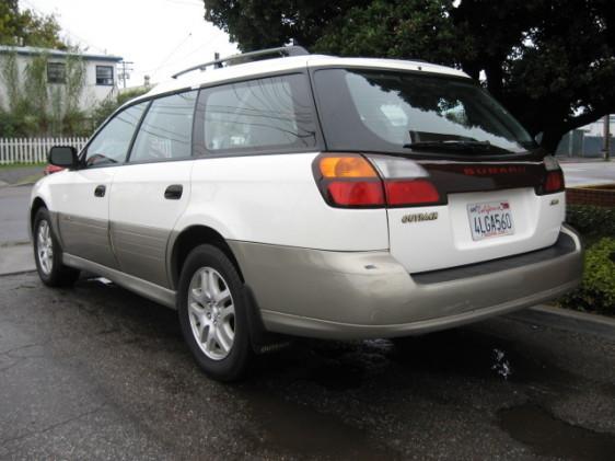 Subaru Outback 2000 photo 1